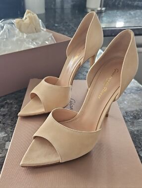 Gianvito Rossi Nude Beige D'Orsay Pointed-Toe Pumps